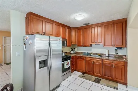 526 E 54th Street Hialeah FL 33013
