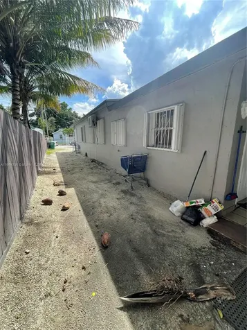 1143 NW 27th Street Miami FL 33127