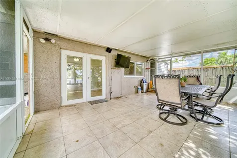 1211 NW 96th Terrace Pembroke Pines FL 33024