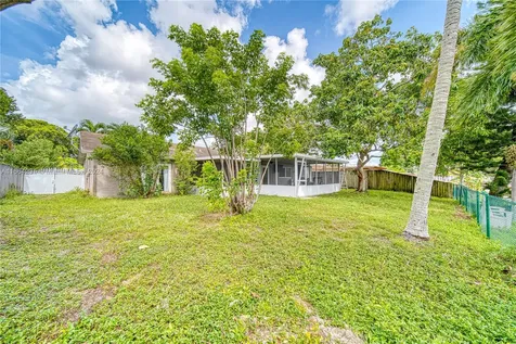 1211 NW 96th Terrace Pembroke Pines FL 33024