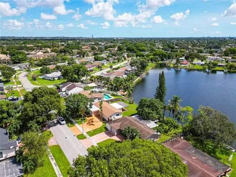 1211 NW 96th Terrace Pembroke Pines FL 33024