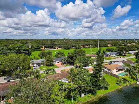 1211 NW 96th Terrace Pembroke Pines FL 33024