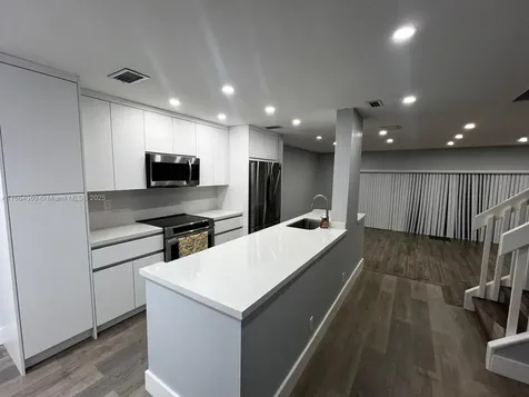 8223 NW 8th Street Plantation FL 33324
