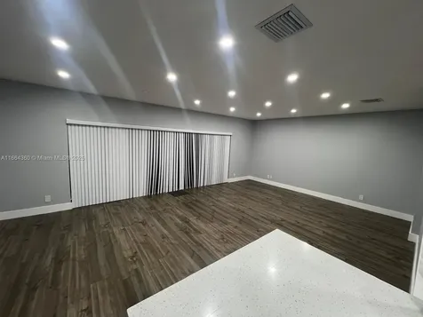 8223 NW 8th Street Plantation FL 33324