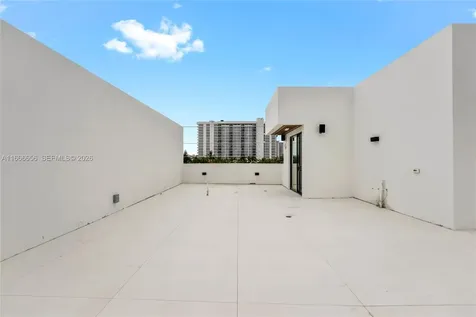 3222 NE 7th Street Pompano Beach FL 33062