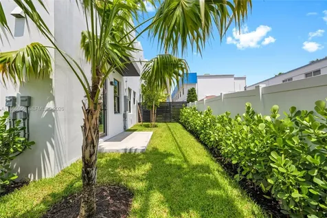 3222 NE 7th Street Pompano Beach FL 33062