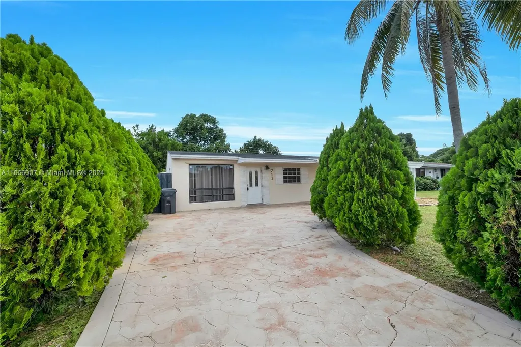 711 N 67th Avenue Hollywood FL 33024