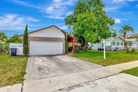 1905 SW 87th Avenue North Lauderdale FL 33068