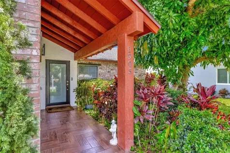 1905 SW 87th Avenue North Lauderdale FL 33068