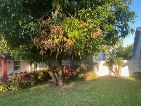 1905 SW 87th Avenue North Lauderdale FL 33068