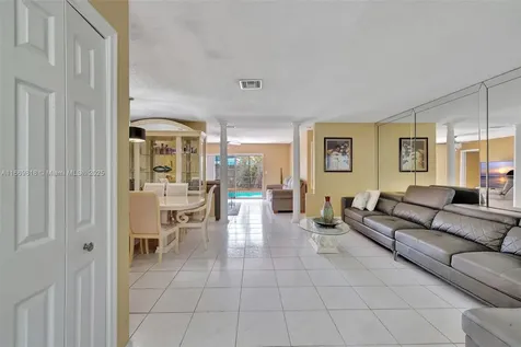 1905 SW 87th Avenue North Lauderdale FL 33068