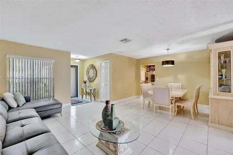 1905 SW 87th Avenue North Lauderdale FL 33068