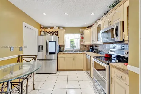 1905 SW 87th Avenue North Lauderdale FL 33068