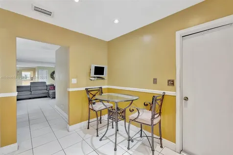 1905 SW 87th Avenue North Lauderdale FL 33068