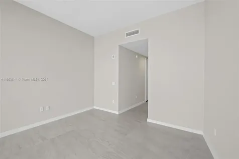 851 NE 1st Avenue Miami FL 33132