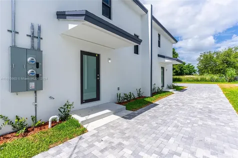 8016 NW 14th Place Miami FL 33147