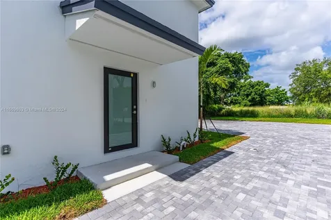 8016 NW 14th Place Miami FL 33147