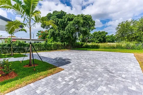 8016 NW 14th Place Miami FL 33147