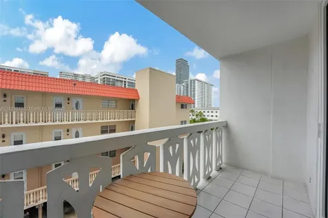 3113 S Ocean Drive Hallandale Beach FL 33009