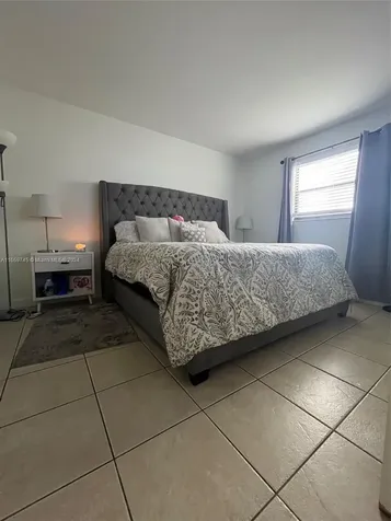 8075 NW 7th Street Miami FL 33126