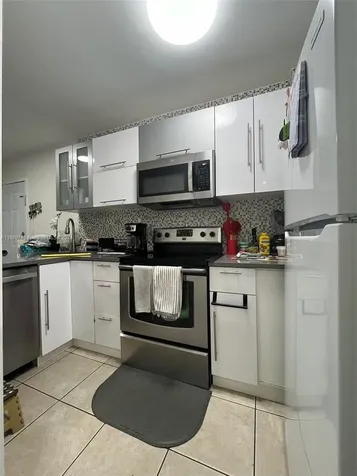 8075 NW 7th Street Miami FL 33126