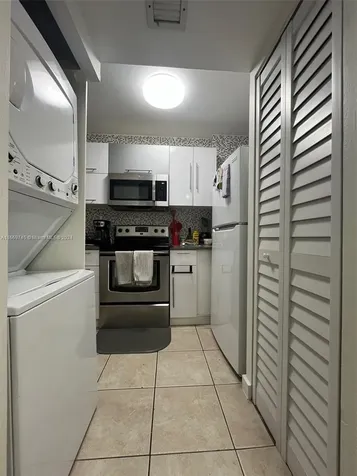 8075 NW 7th Street Miami FL 33126
