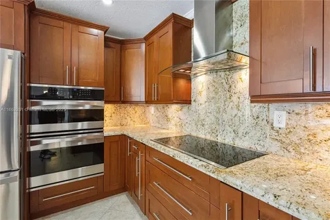 2280 NE 203rd Terrace Miami FL 33180