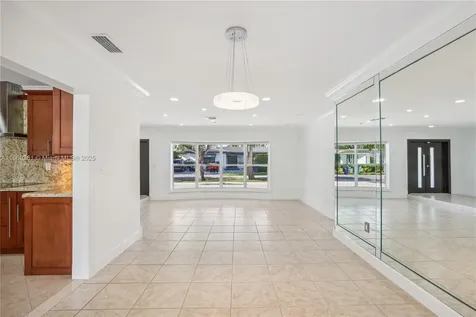 2280 NE 203rd Terrace Miami FL 33180