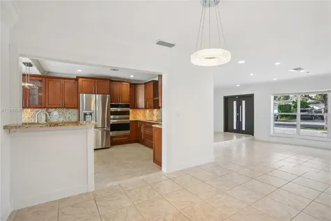2280 NE 203rd Terrace Miami FL 33180