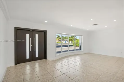 2280 NE 203rd Terrace Miami FL 33180