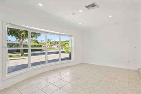 2280 NE 203rd Terrace Miami FL 33180