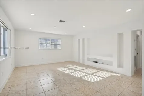 2280 NE 203rd Terrace Miami FL 33180