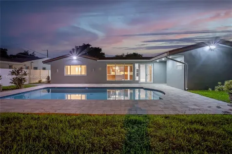 2280 NE 203rd Terrace Miami FL 33180