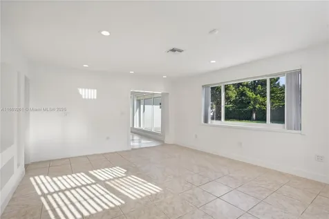 2280 NE 203rd Terrace Miami FL 33180