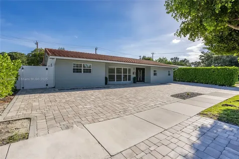 2280 NE 203rd Terrace Miami FL 33180