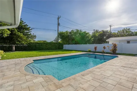 2280 NE 203rd Terrace Miami FL 33180