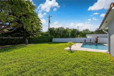 2280 NE 203rd Terrace Miami FL 33180