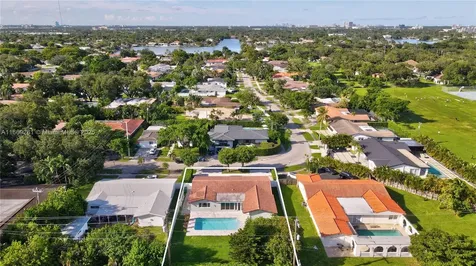 2280 NE 203rd Terrace Miami FL 33180