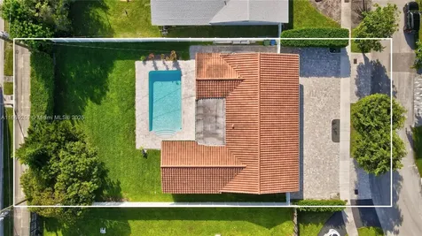 2280 NE 203rd Terrace Miami FL 33180