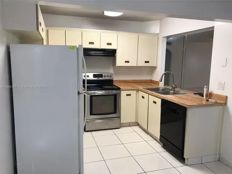 423 NE 210th Circle Terrace Miami FL 33179