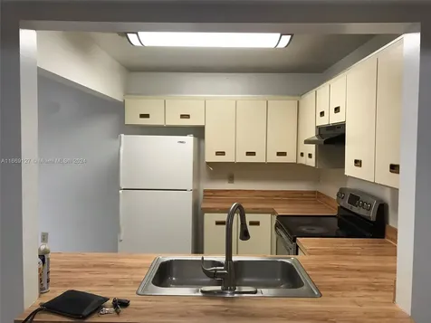 423 NE 210th Circle Terrace Miami FL 33179