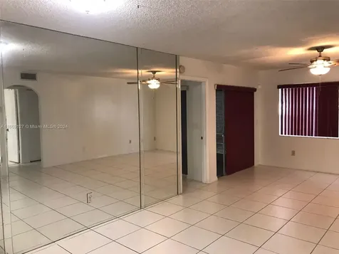 423 NE 210th Circle Terrace Miami FL 33179