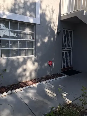 423 NE 210th Circle Terrace Miami FL 33179
