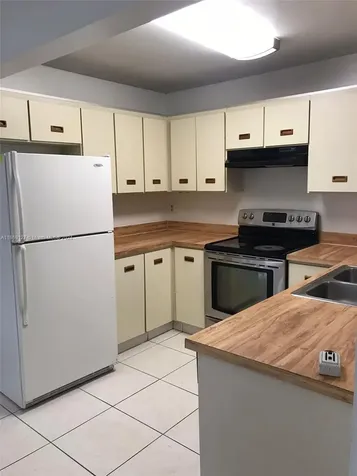 423 NE 210th Circle Terrace Miami FL 33179