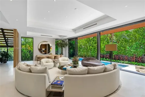 262 189th Terrace Sunny Isles Beach FL 33160