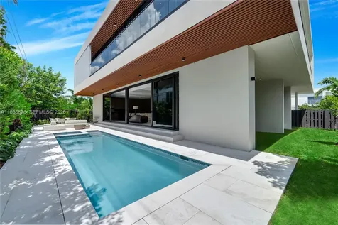 262 189th Terrace Sunny Isles Beach FL 33160