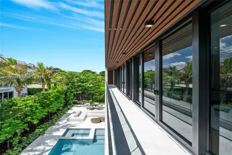 262 189th Terrace Sunny Isles Beach FL 33160
