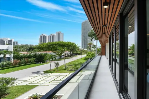 262 189th Terrace Sunny Isles Beach FL 33160