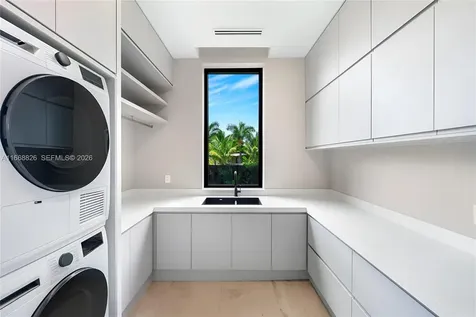 262 189th Terrace Sunny Isles Beach FL 33160