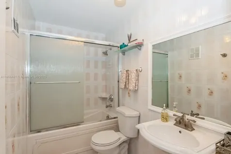 9755 SW 215th Lane Cutler Bay FL 33189